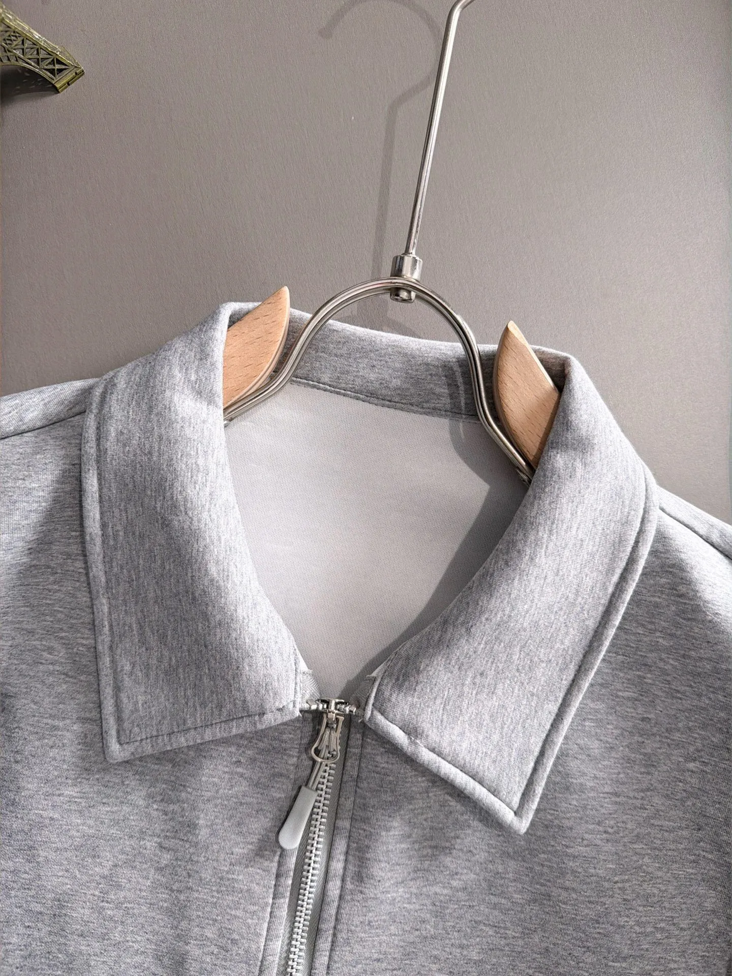 Paris Clover exclusively launches the 2026 autumn and winter New Arrival long-sleeved sweatshirts for men and women. Same Style. Many stars have the same style. Craftsmanship that ordinary small workshops cannot copy. No matter in terms of materials, detail restoration and craftsmanship, we are not afraid of any challenges, just to provide you with wonderful products. Compare the top Original versions at will. No expense is spared just to make it better. Unique imported fabric feel. Purely imported German machine production. Precision operation. Thousands of needles density. A complete set of New Arrival accessories with three standards can be customized simultaneously. Versatile upper body is fashionable, a perfect choice for autumn and winter, and a must-have item. Sizes table: S-4XL (please state your height and weight when placing an order)